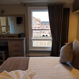 Deluxe Double Room Shower